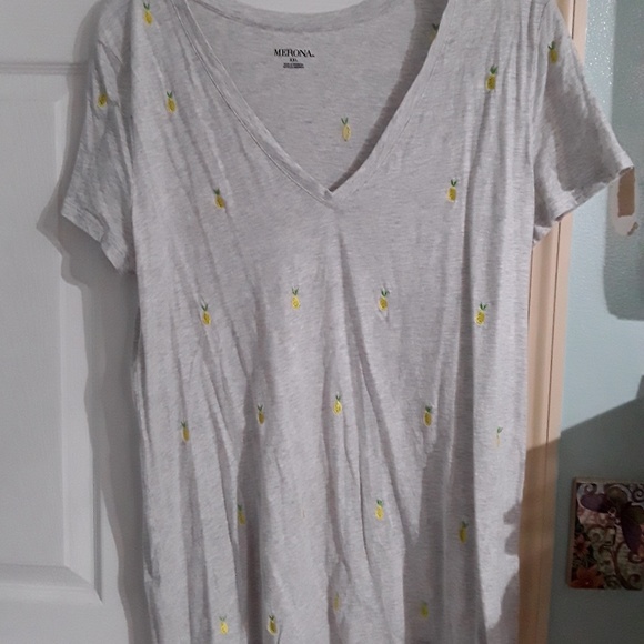 NWOT grey marina tee with pineapples - Picture 1 of 4